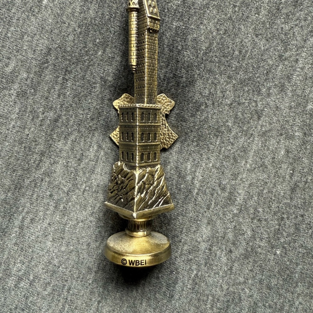 Harry Potter Hogwarts Gold Crest Wax Sealer - Picture 2 of 3